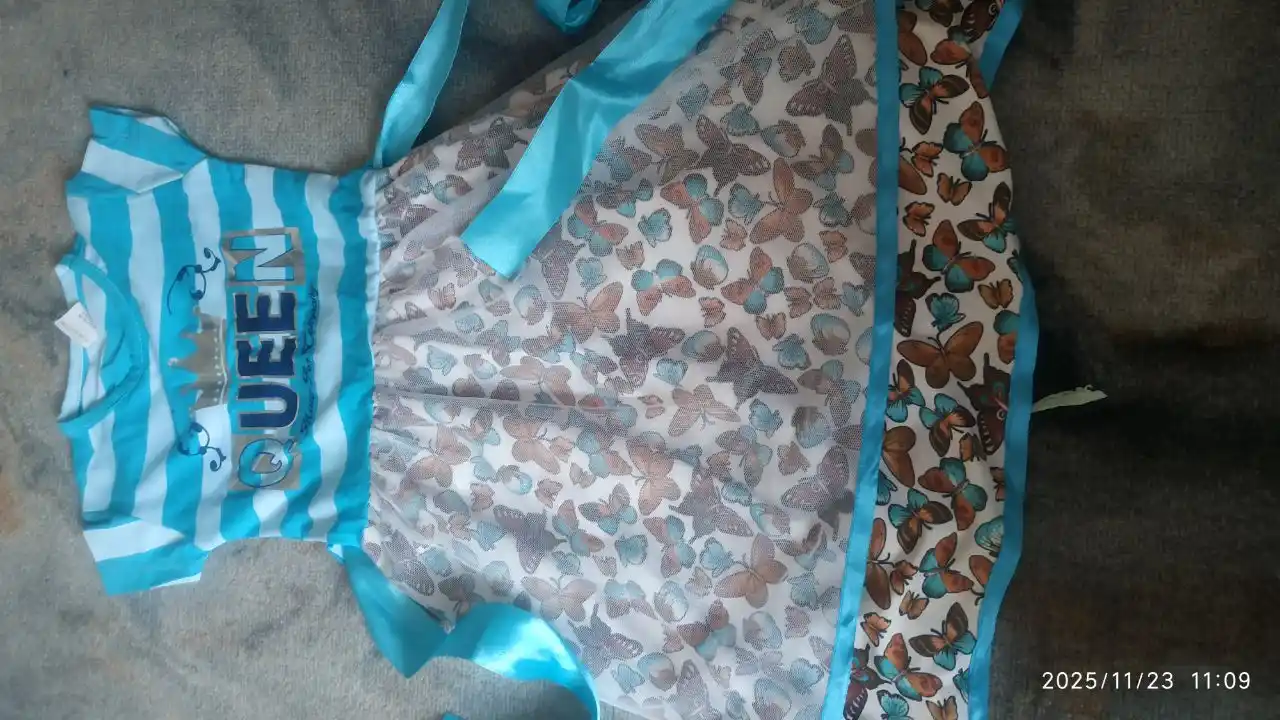 Продам детскую куртку и платье