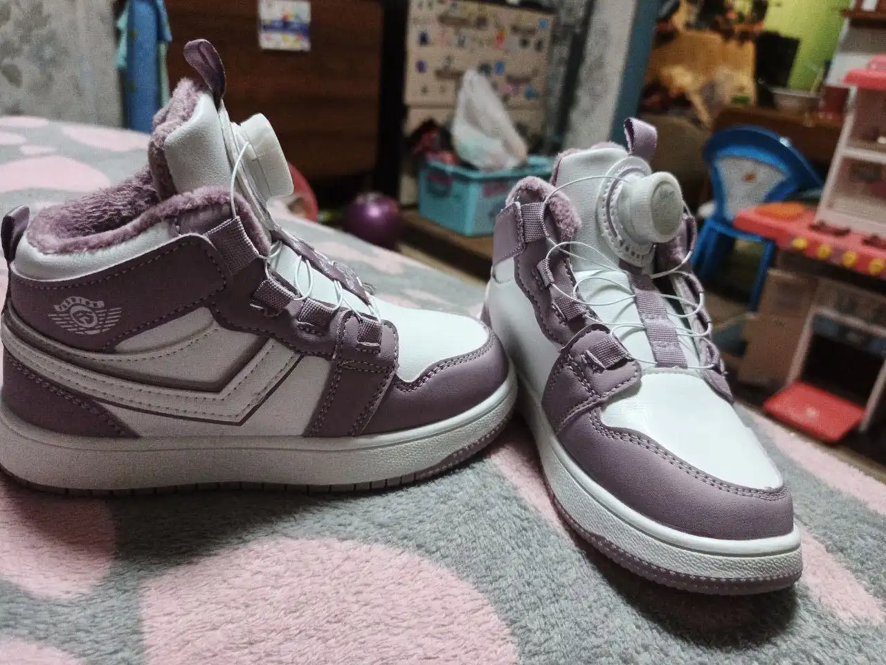 Продам детские утеплённые кроссовки размер 29