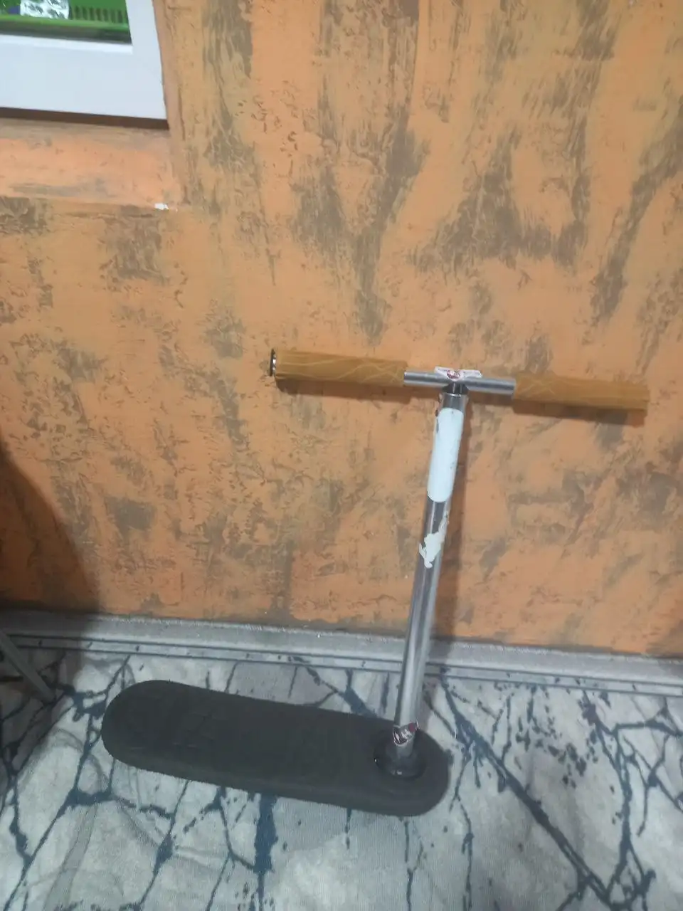 Продам самокат Erewan v1