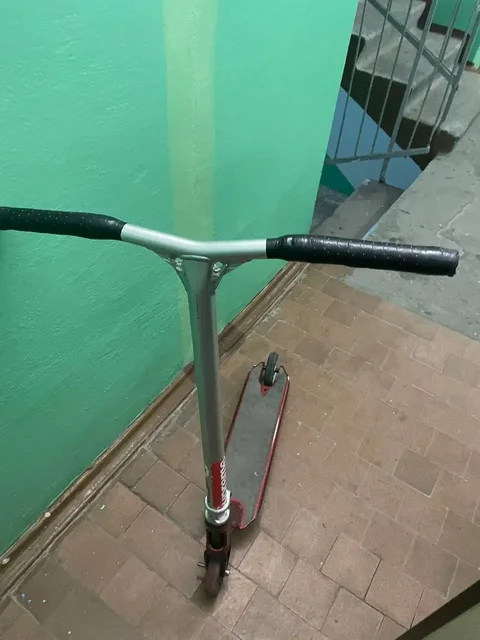 Продам самокат с комплектующими - Барахолка в Тюмень
