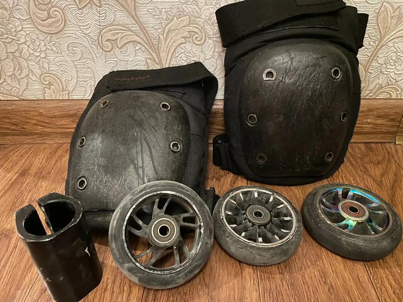 Продам самокат с комплектующими