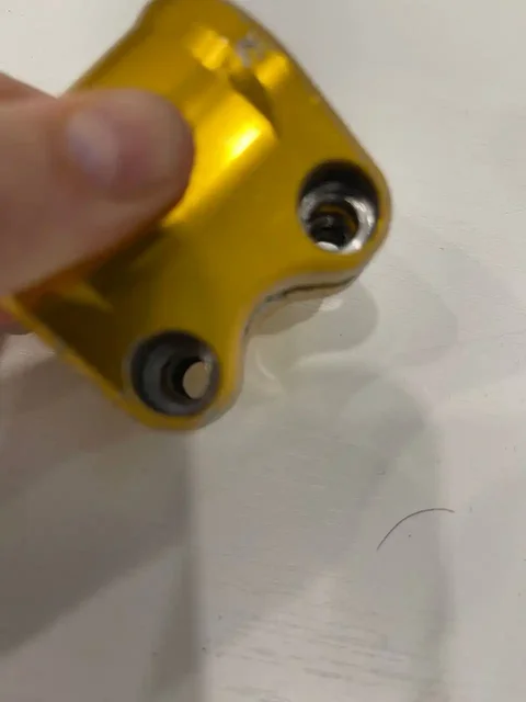 Продам зажим тилт арк идиал резьбя целая - Холодильники в Тюмень