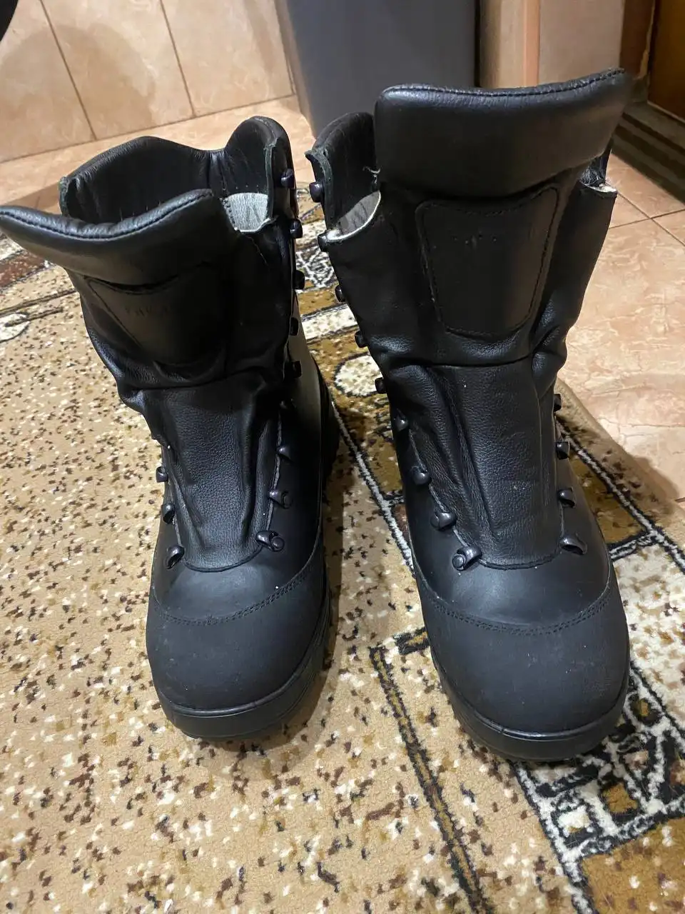 Продам ботинки