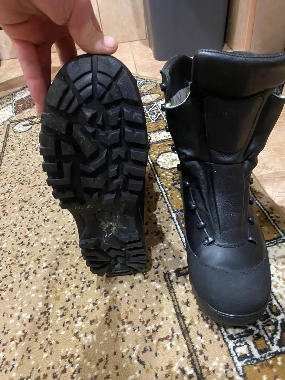 Продам ботинки