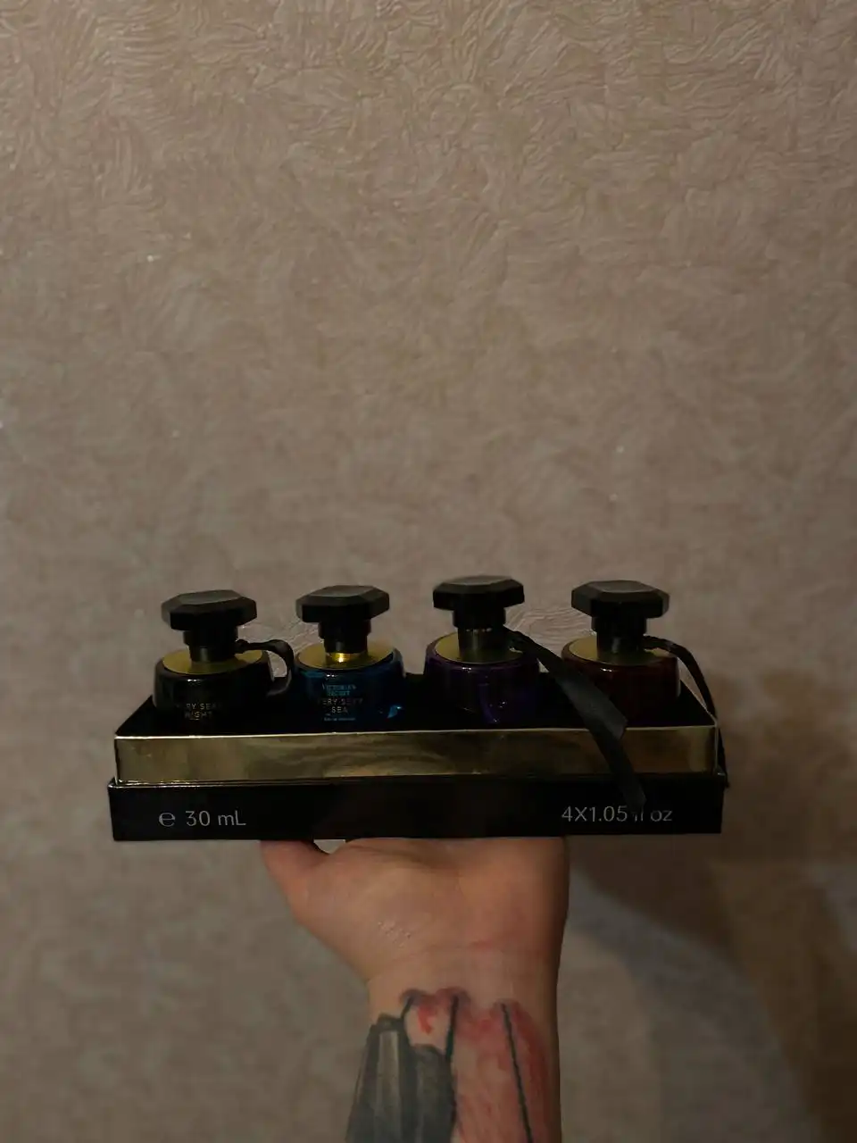 Продажа парфюмов к Новому году