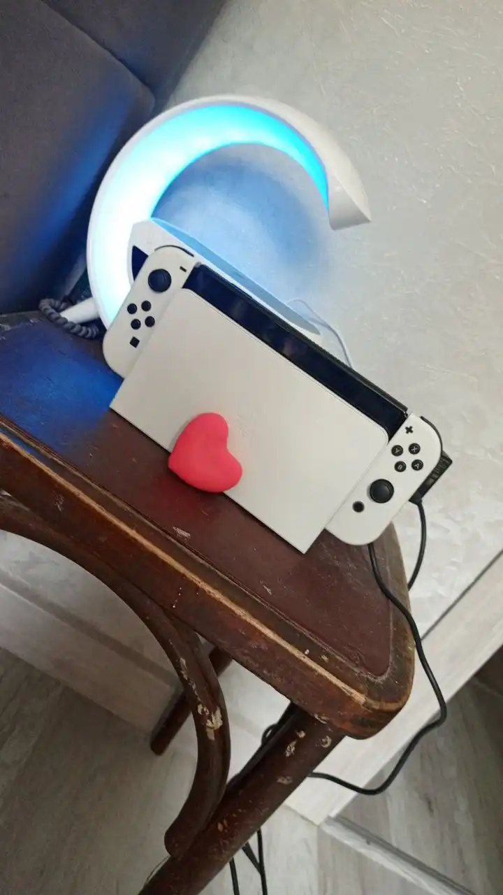 Продажа Nintendo Switch OLED белого цвета