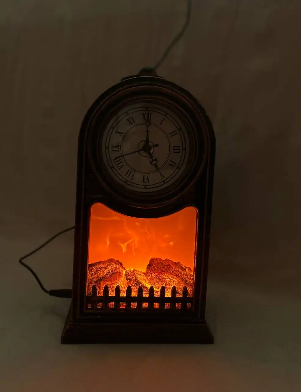 Декоративные часы с эффектом камина