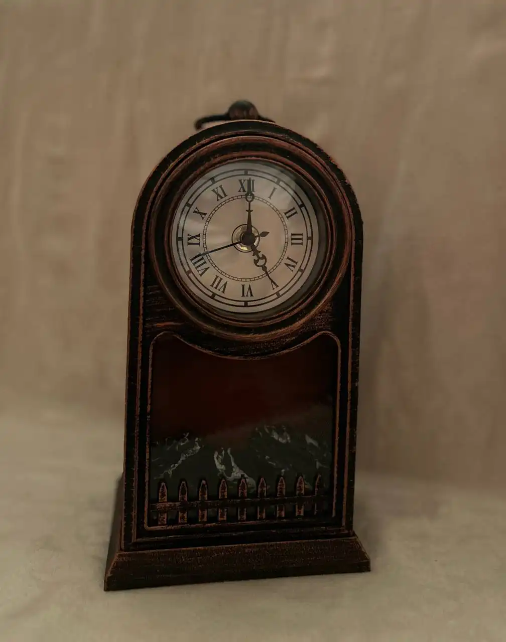 Декоративные часы с эффектом камина