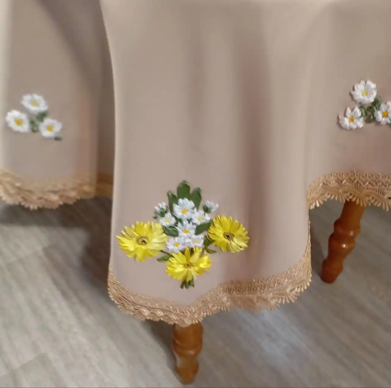 Элегантная скатерть из габардина ручной работы - частное объявление в Тюмень