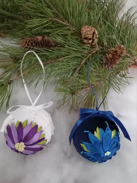 Ёлочные шары и игольница с вышивкой лентами - Хобби и отдых в Тюмень