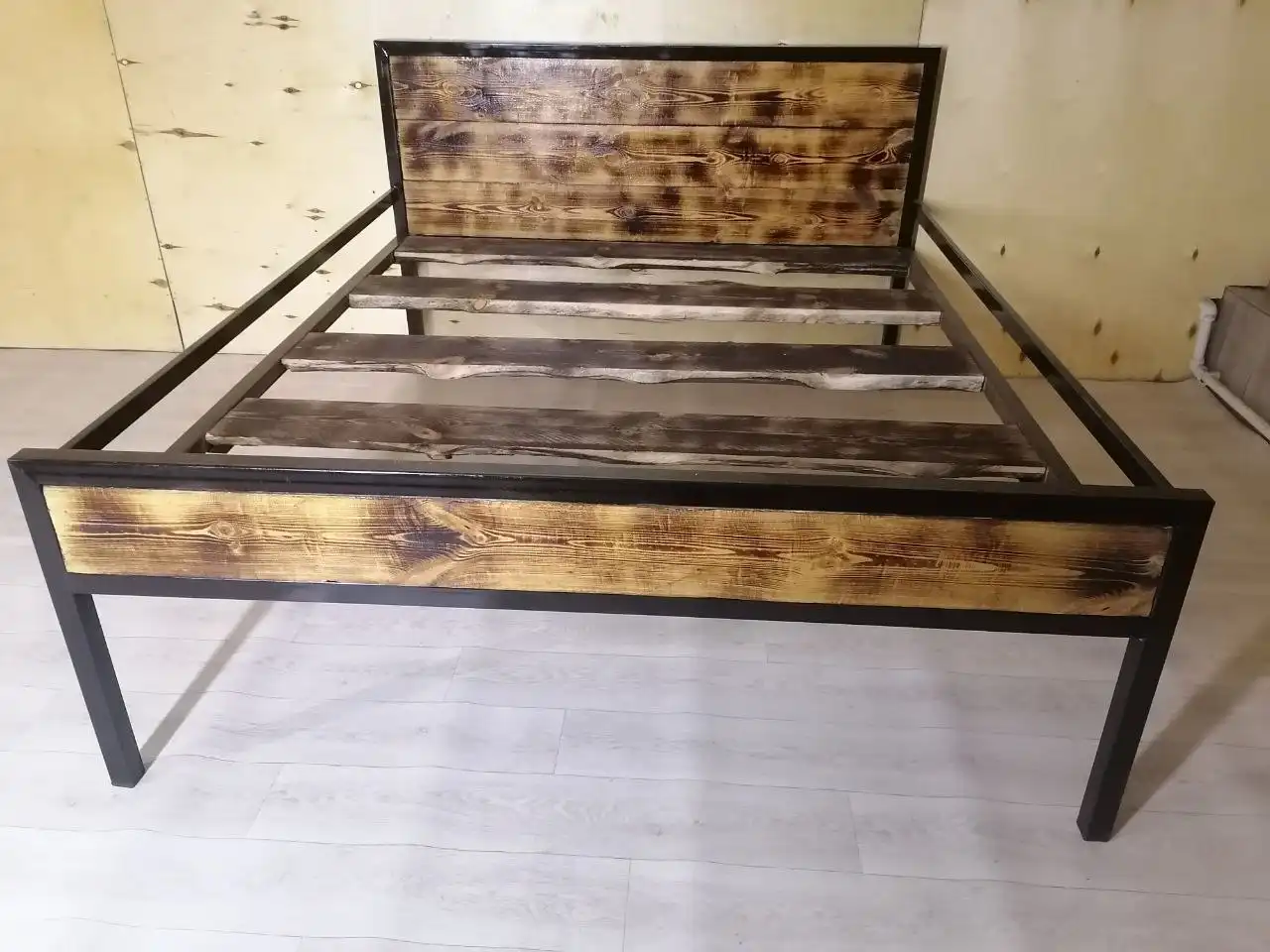 Изготовление кровати в стиле лофт из металлопрофиля