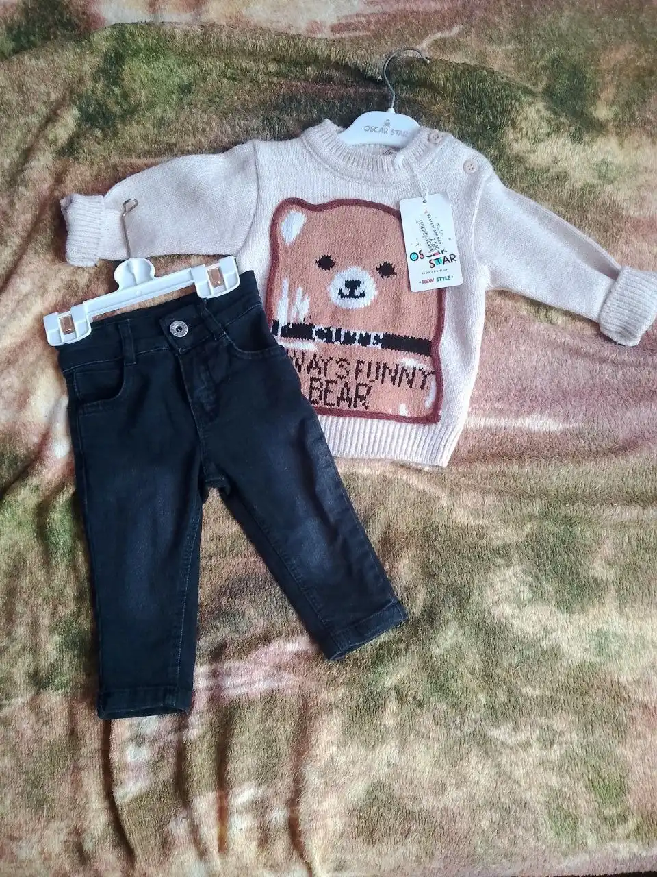 Продам новый костюм для мальчика 6-9 месяцев