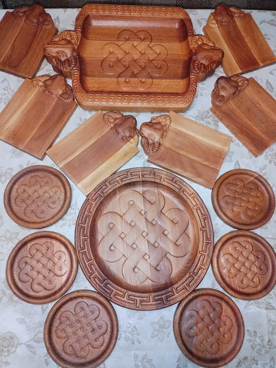 Сервировочные наборы бурятской посуды из натурального бука