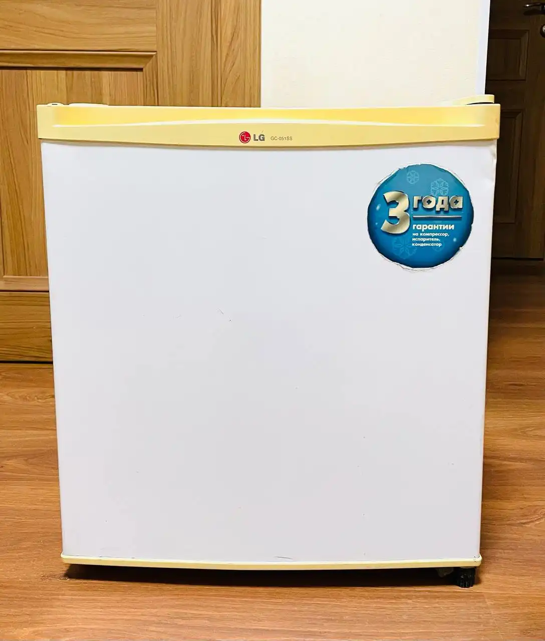 Продам рабочий маленький холодильник LG GC-051SS