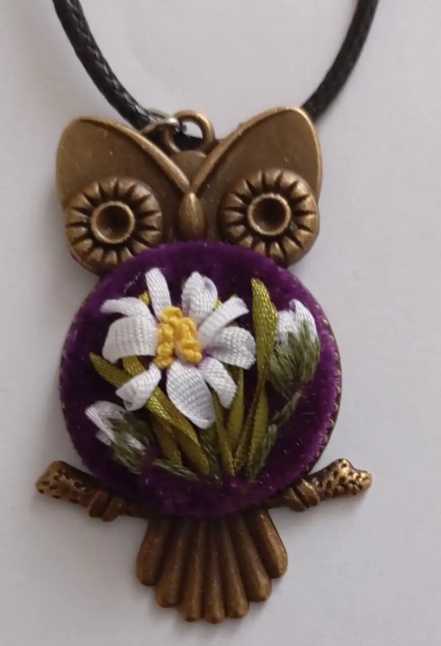 Вышитая лентами бижутерия на бархате - Рукоделие (Хобби и отдых) в Тюмень