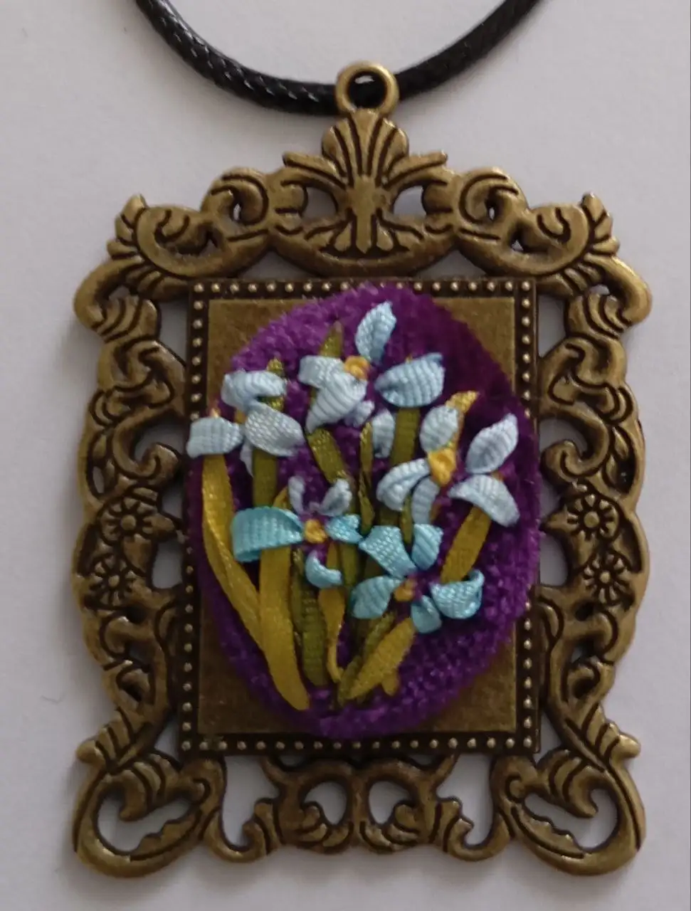 Вышитая лентами бижутерия на бархате - Рукоделие (Хобби и отдых) в Тюмень