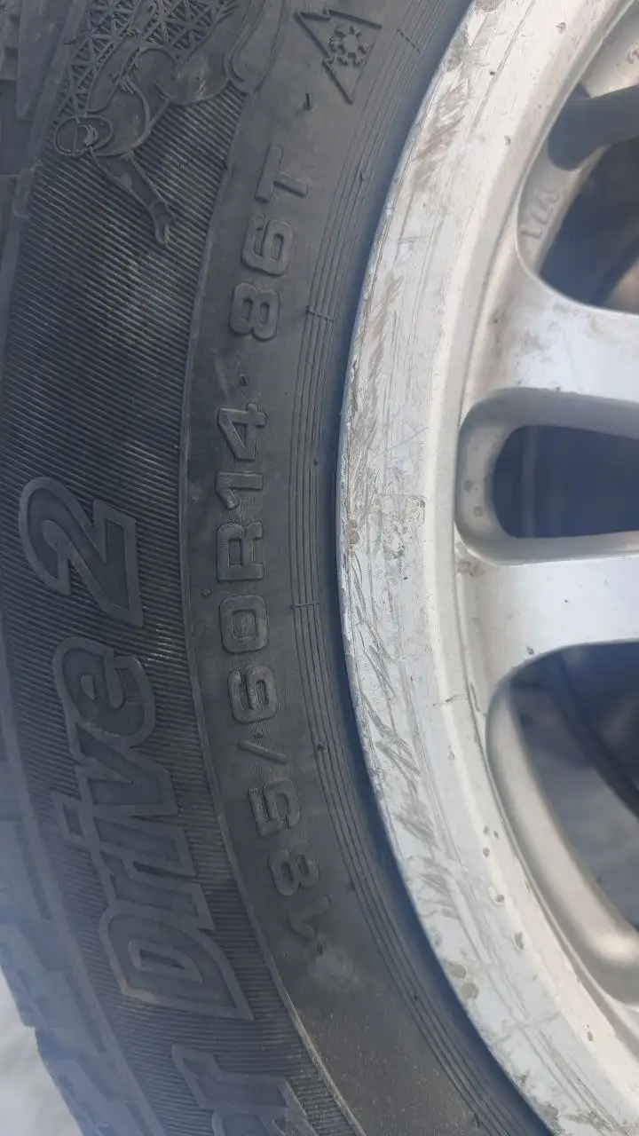 Продажа колес на зимней резине r14 и коробки передач 4ст - Запчасти (Авто) в Улан-Удэ