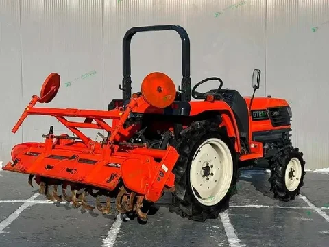 Продажа минитрактора Kubota GT 21 в Улан-Удэ - Кузовные детали в Улан-Удэ