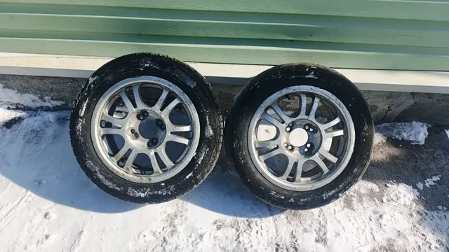Продажа колес на зимней резине R14 и коробки передач 4ст - Колеса и шины, Трансмиссия в Улан-Удэ