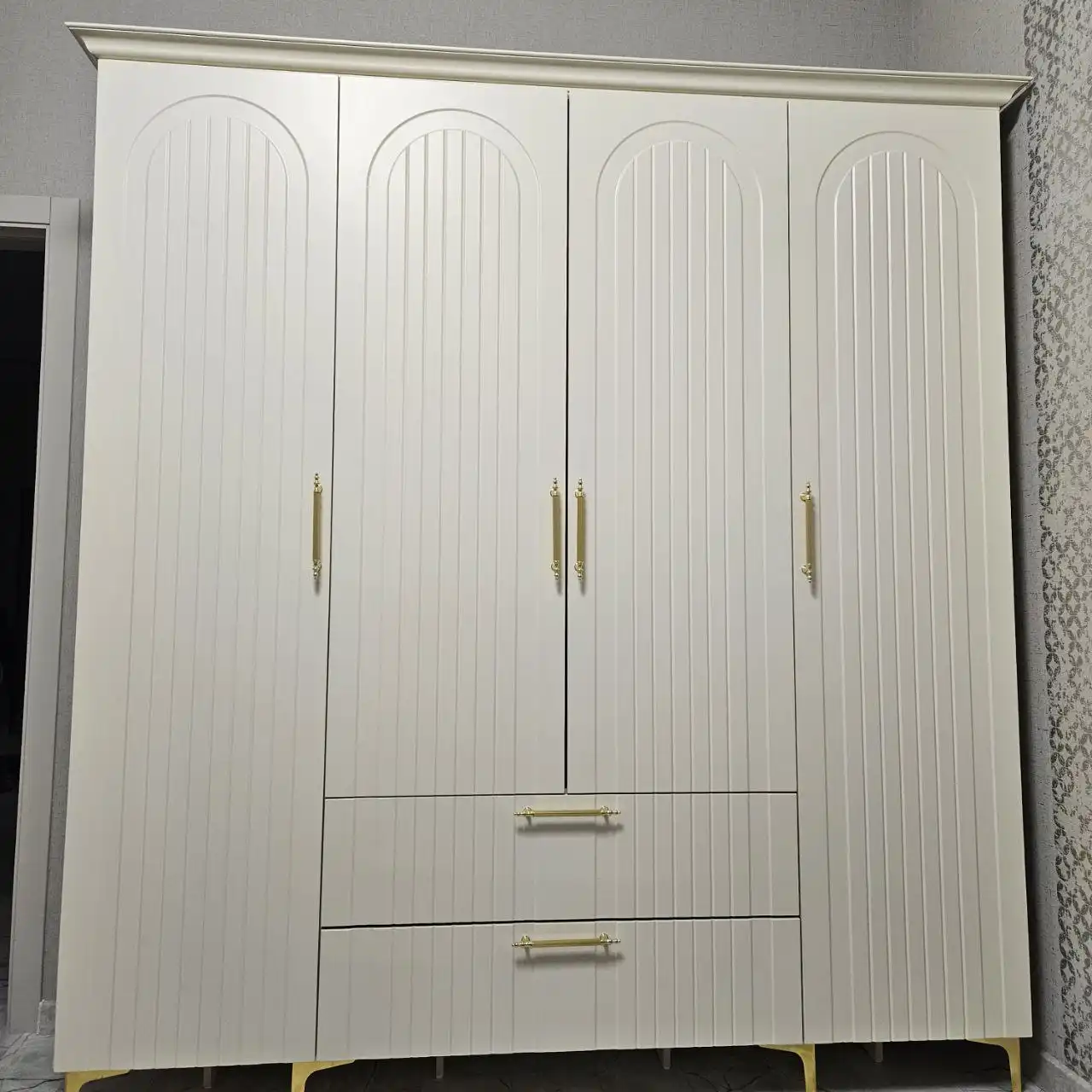 Продаю новый шкаф