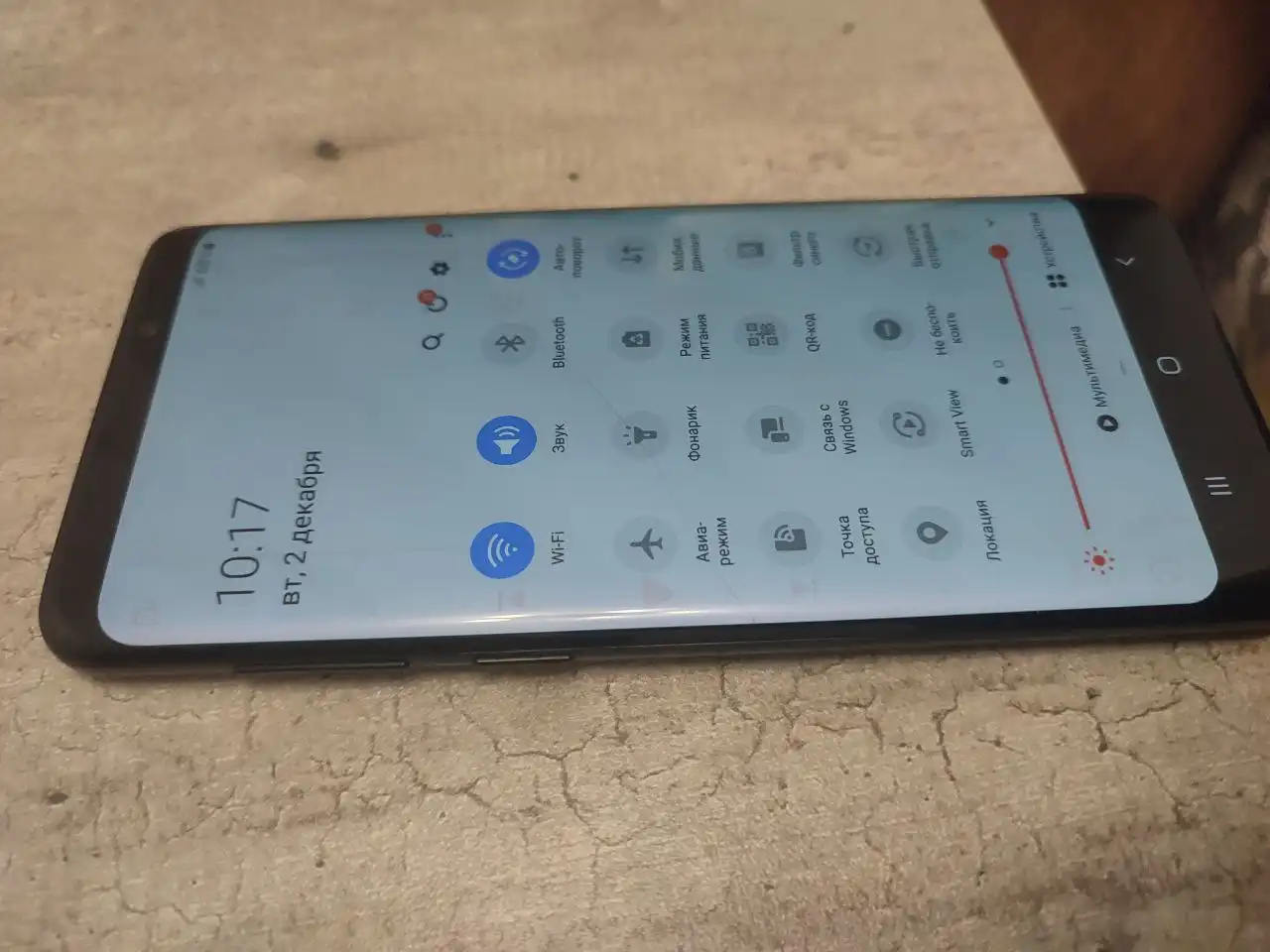 Samsung S9+ с трещиной и остаточным изображением