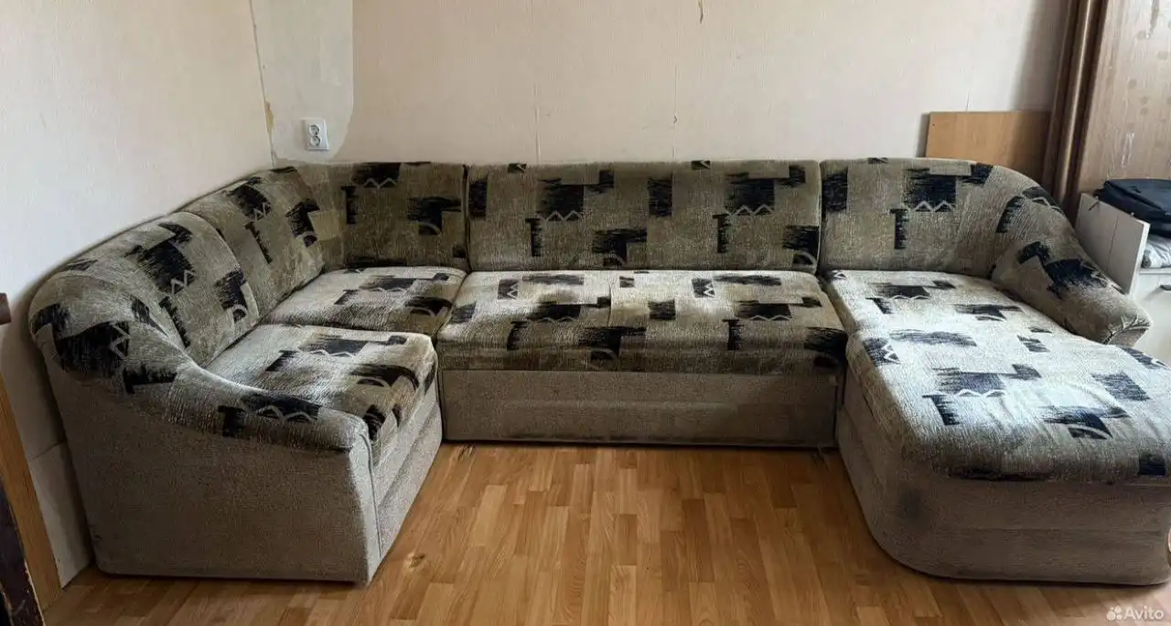 Продам угловой диван с возможностью разделения