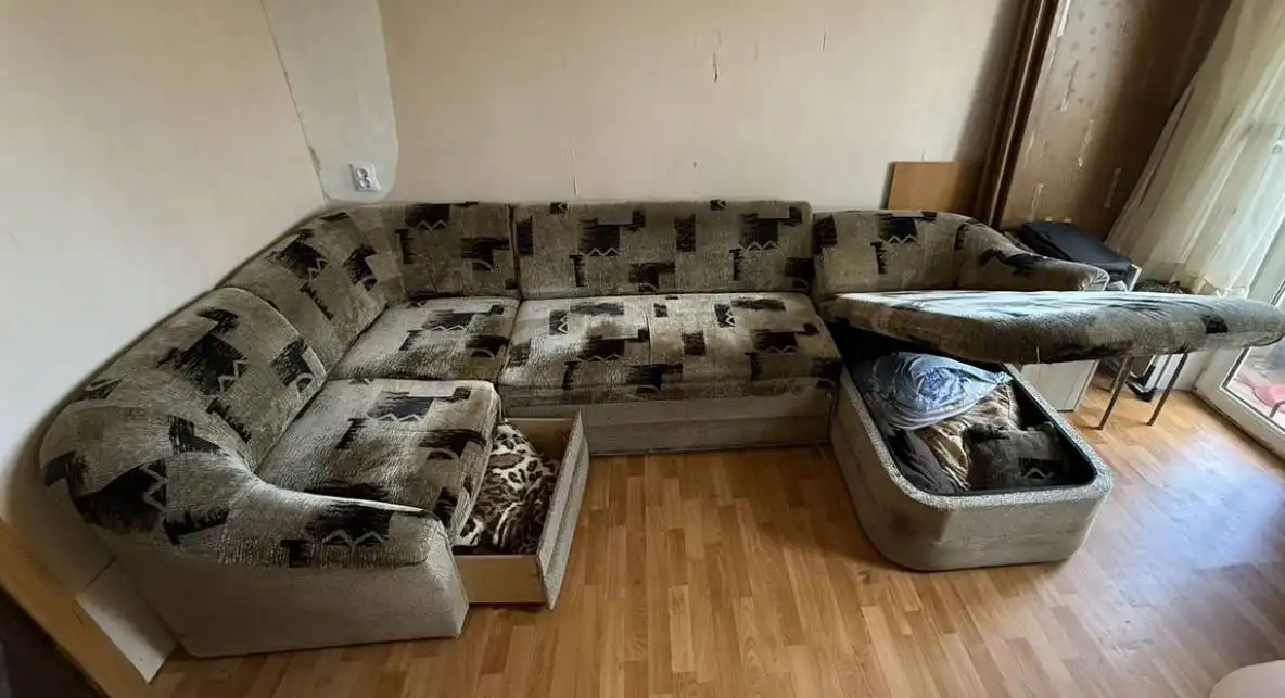 Продам угловой диван с возможностью разделения