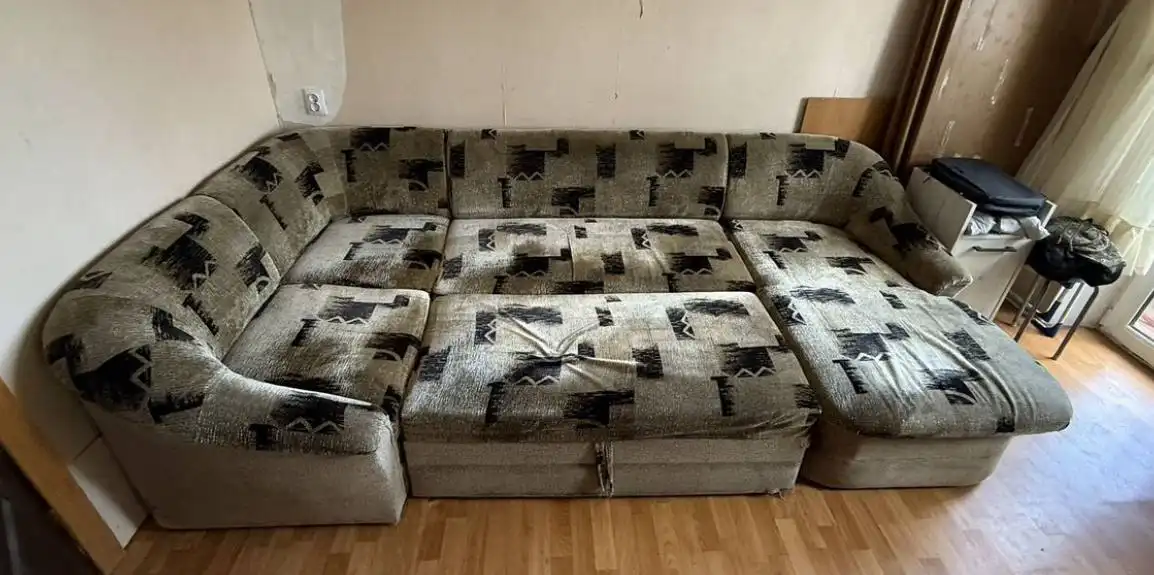 Продам угловой диван с возможностью разделения