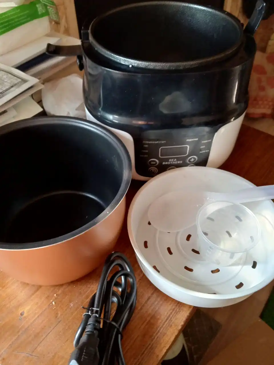 Автомобильная мультиварка 2 литра 12/24 вольт новая