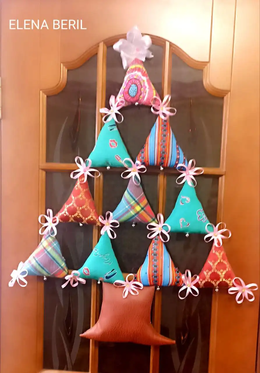 Ёлка на силиконовых присосках - новогодний декор и подарки