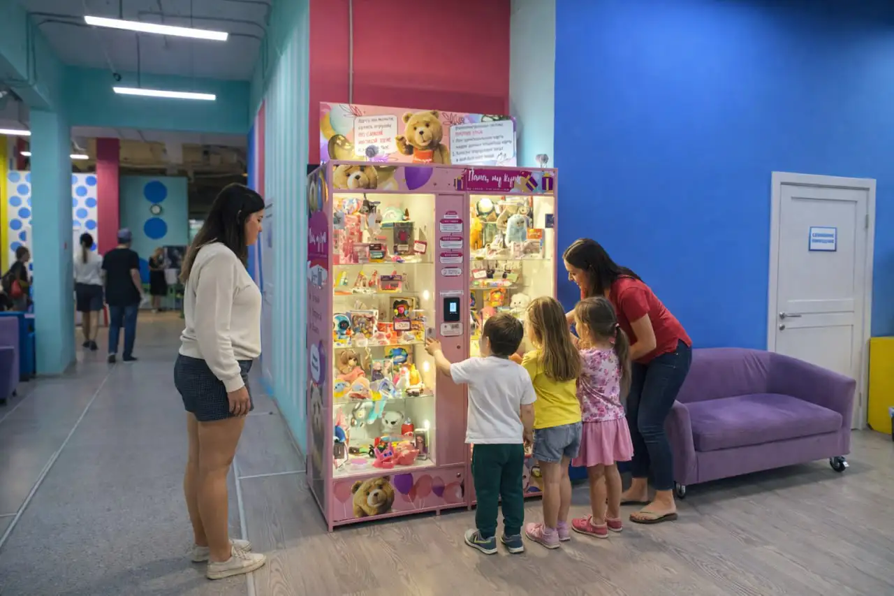 Продажа вендингового аппарата по продаже игрушек с точкой - Вендинговое оборудование (Готовый бизнес и оборудование) в Уфа