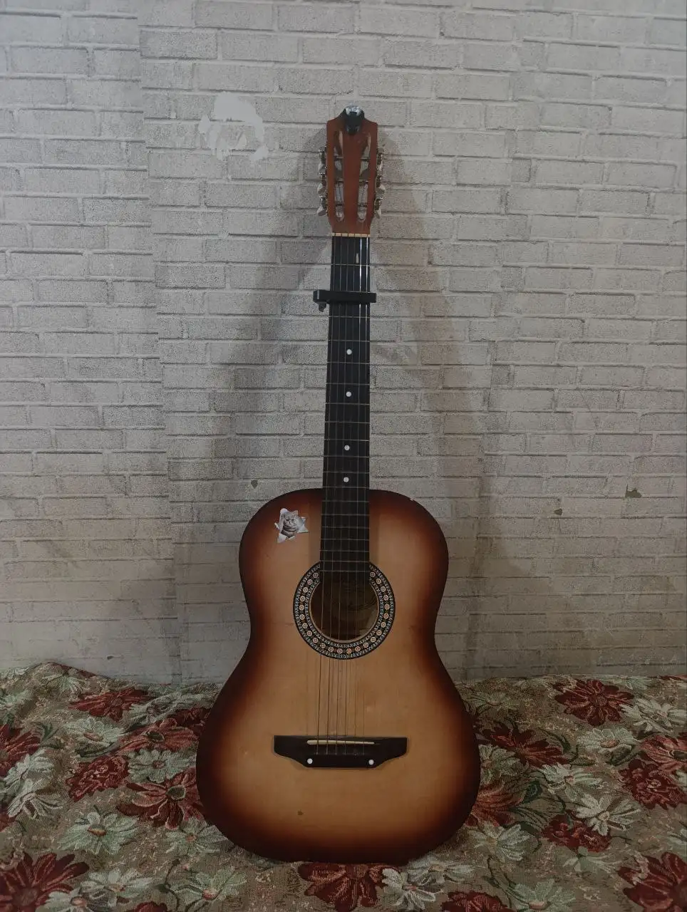 Продам акустическую гитару с аксессуарами - Музыкальные инструменты (Хобби и отдых) в Уфа