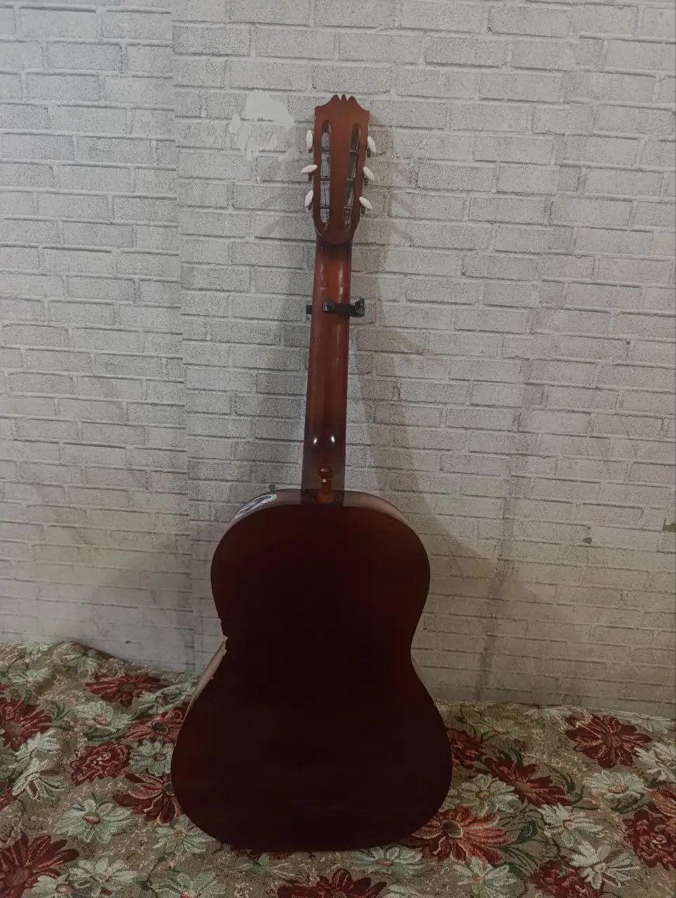 Продам акустическую гитару с аксессуарами - Музыкальные инструменты (Хобби и отдых) в Уфа