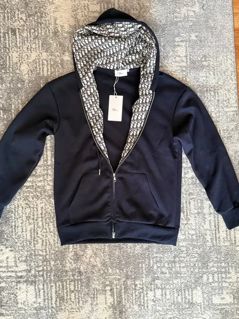 Продажа новых зипок и кроссовок - Футболки в Уфа