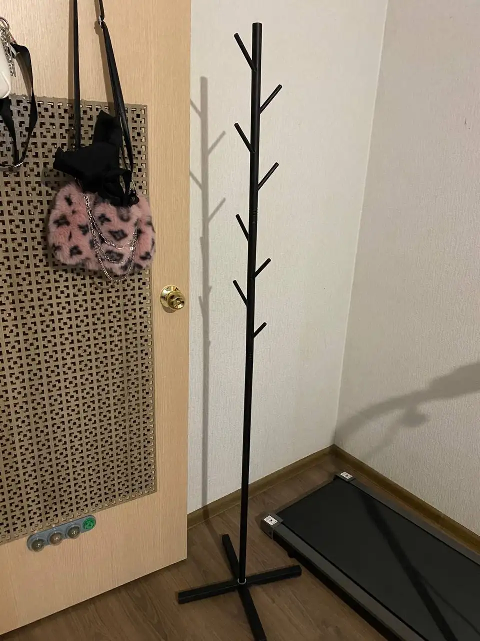 Продажа ковра Shaggy trend и напольной вешалки - Барахолка в Уфа
