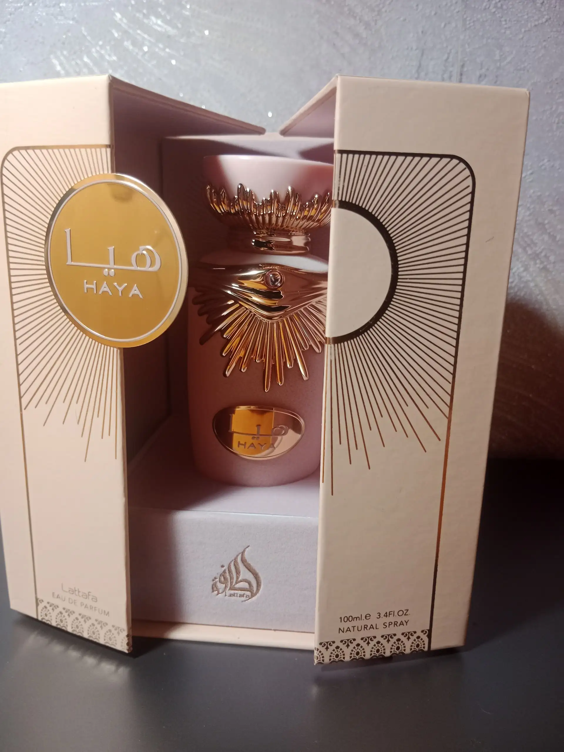 Продажа неиспользованных портфеля и духов - Барахолка в Уфа