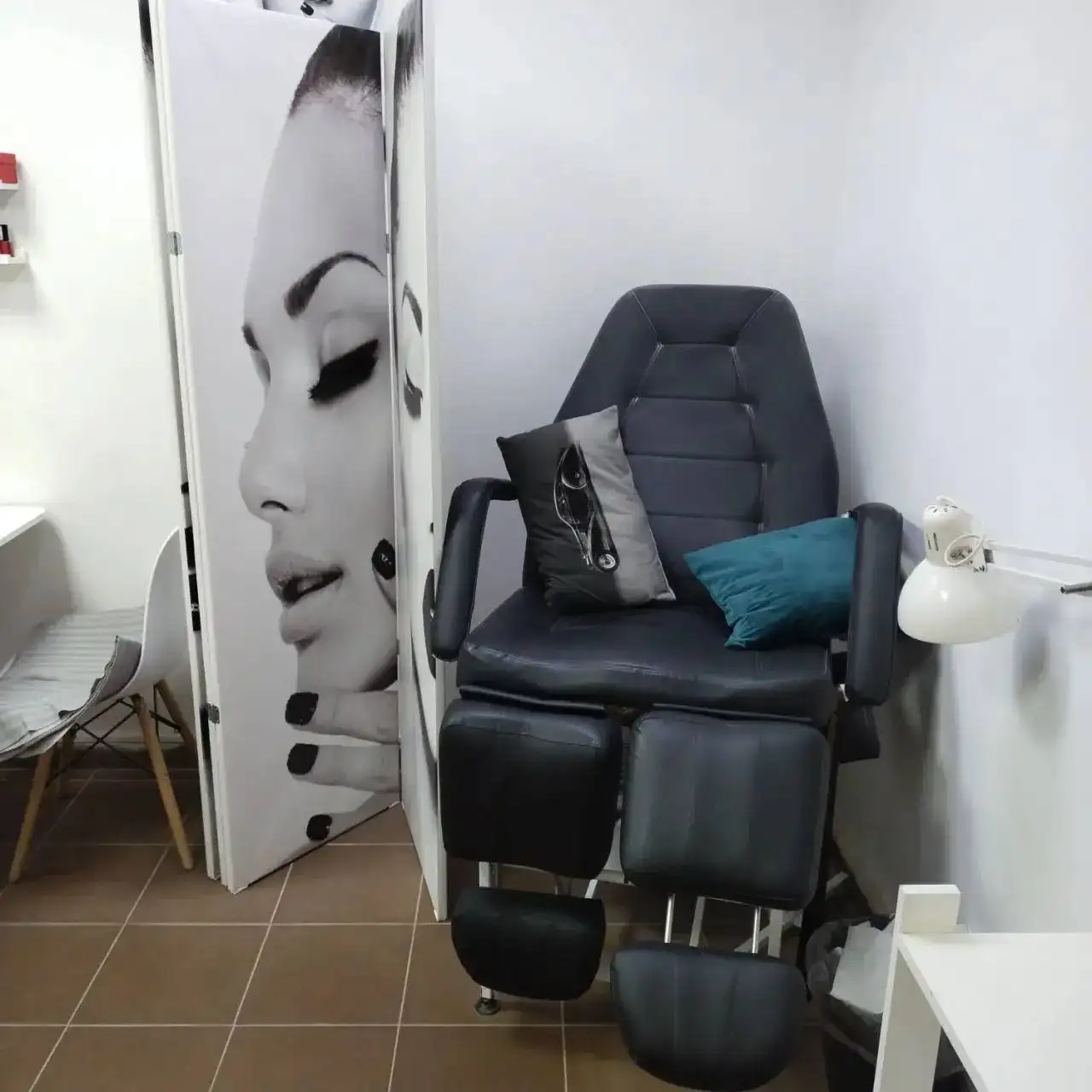 Аренда рабочих мест для мастеров маникюра и парикмахеров - Аренда рабочего места (Услуги) в Уфа