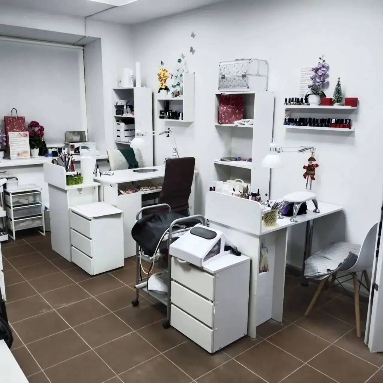 Аренда рабочих мест для мастеров маникюра и парикмахеров - Аренда рабочего места (Услуги) в Уфа