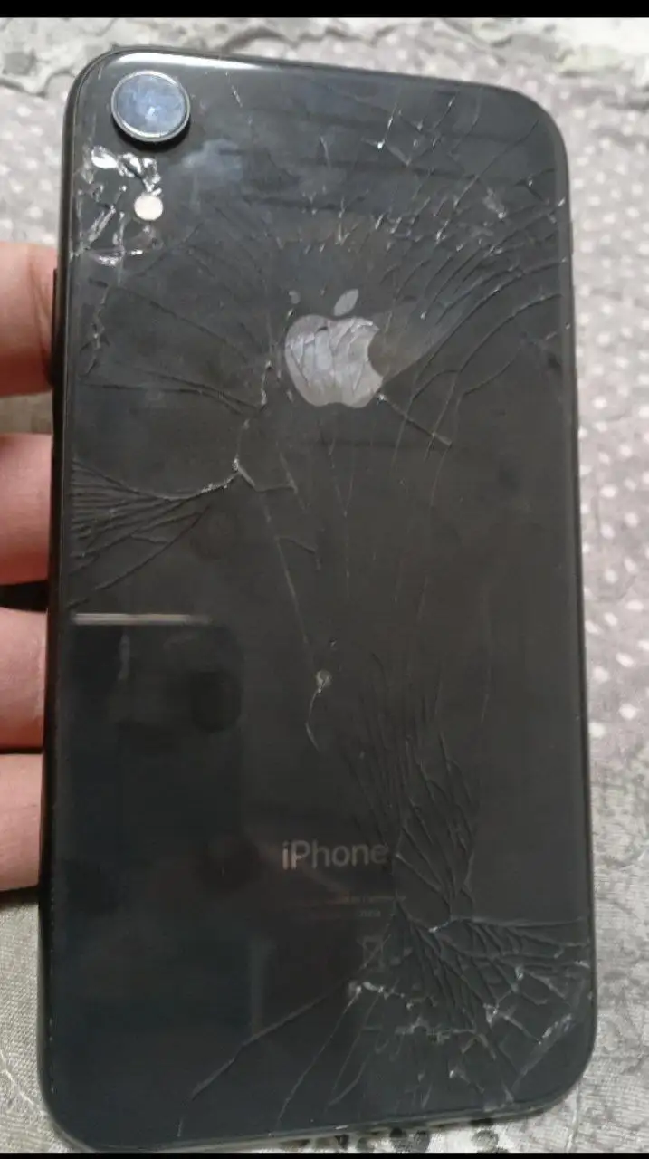 Обмен iPhone XR 128ГБ с разбитой задней крышкой - Смартфоны (Электроника) в Уфа