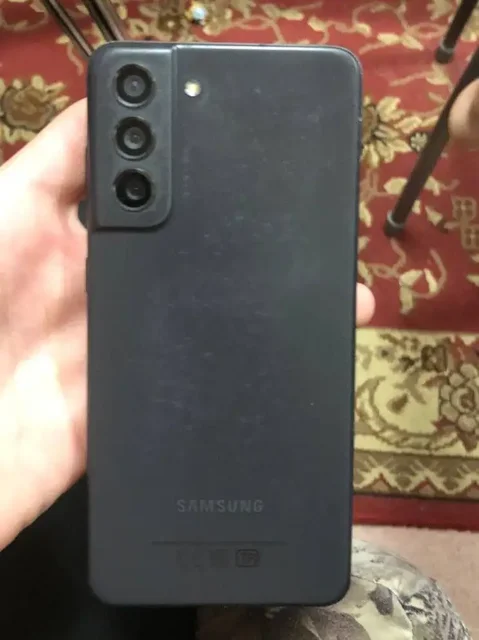 Samsung S21 FE 5G 6/128 ГБ - не работает камера - Рации и средства связи в Уфа