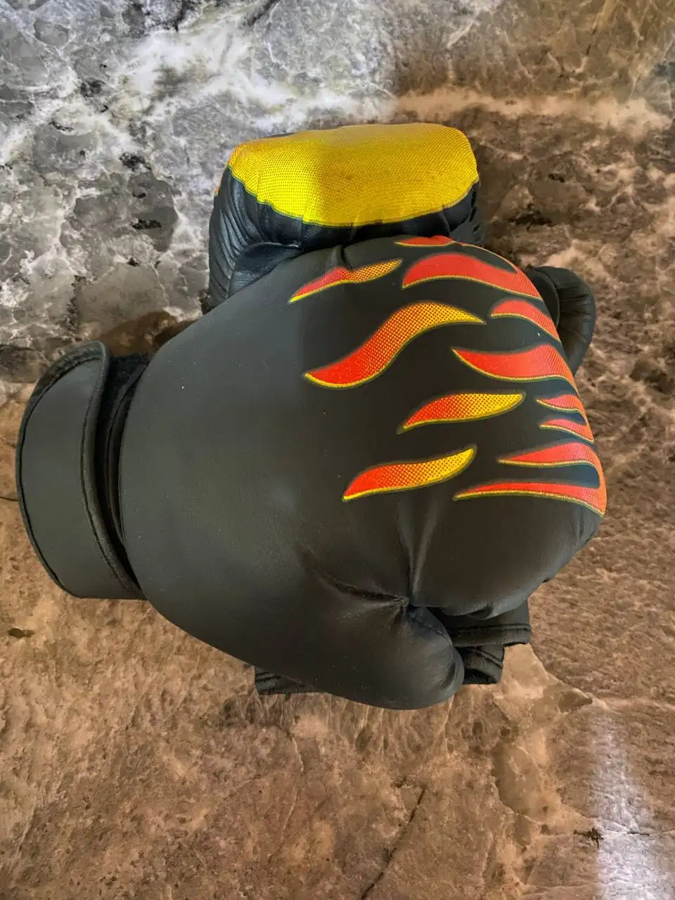 Боксерские и MMA перчатки в хорошем состоянии - Спортивные товары (Хобби и отдых) в Уфа