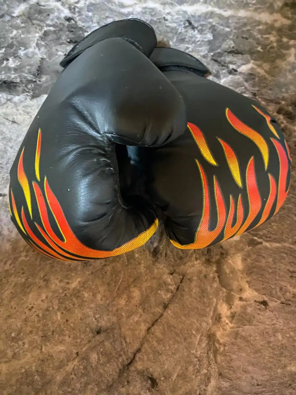 Боксерские и MMA перчатки в хорошем состоянии - Спортивные товары (Хобби и отдых) в Уфа