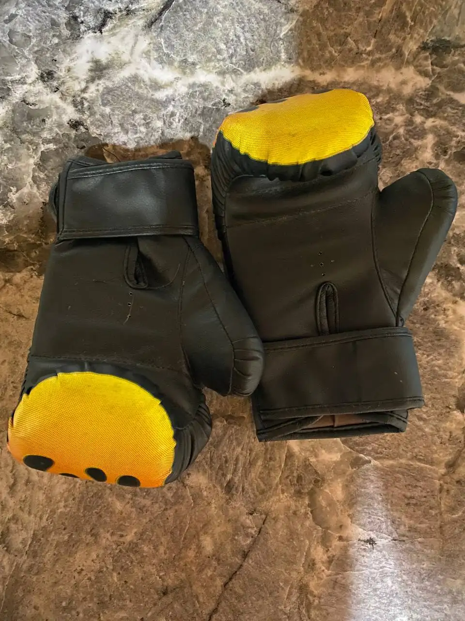 Боксерские и MMA перчатки в хорошем состоянии - Спортивные товары (Хобби и отдых) в Уфа