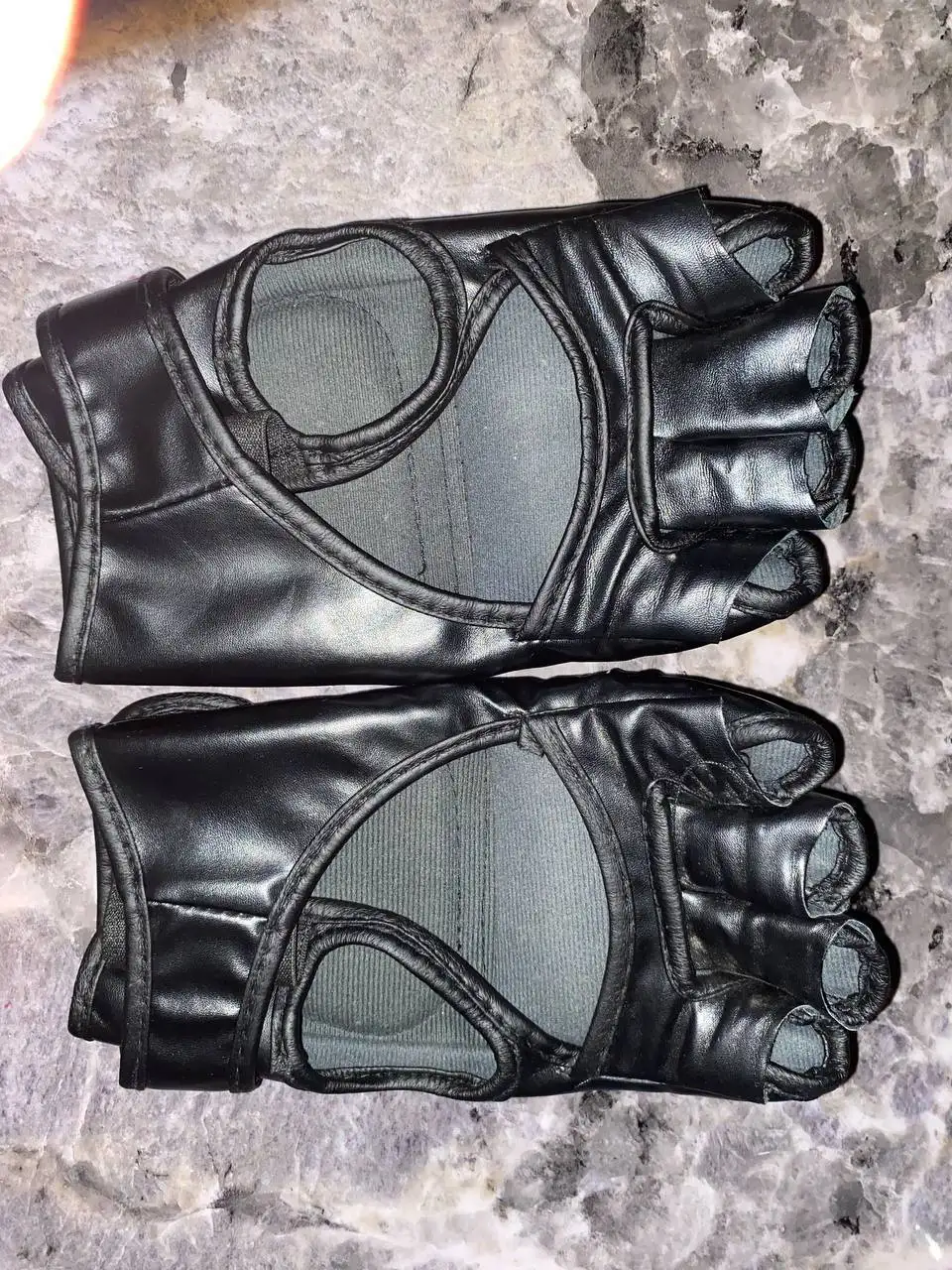 Боксерские и MMA перчатки в хорошем состоянии - Спортивные товары (Хобби и отдых) в Уфа