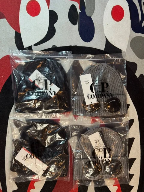 Шапки C.P.Company в наличии 2 цвета - Поло в Уфа