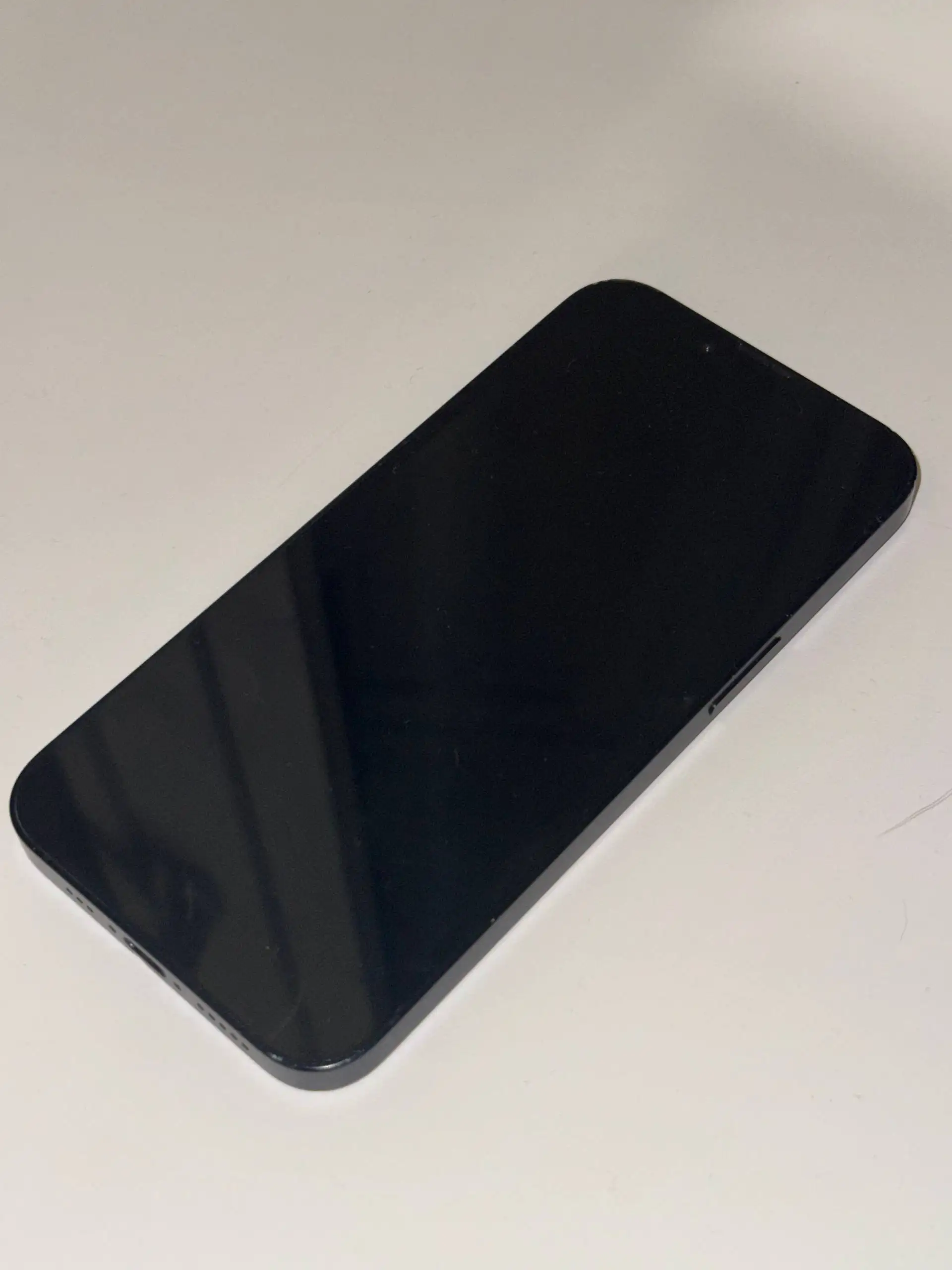 Продается iPhone 16e 128 ГБ с незначительными повреждениями - Смартфоны (Электроника) в Уфа