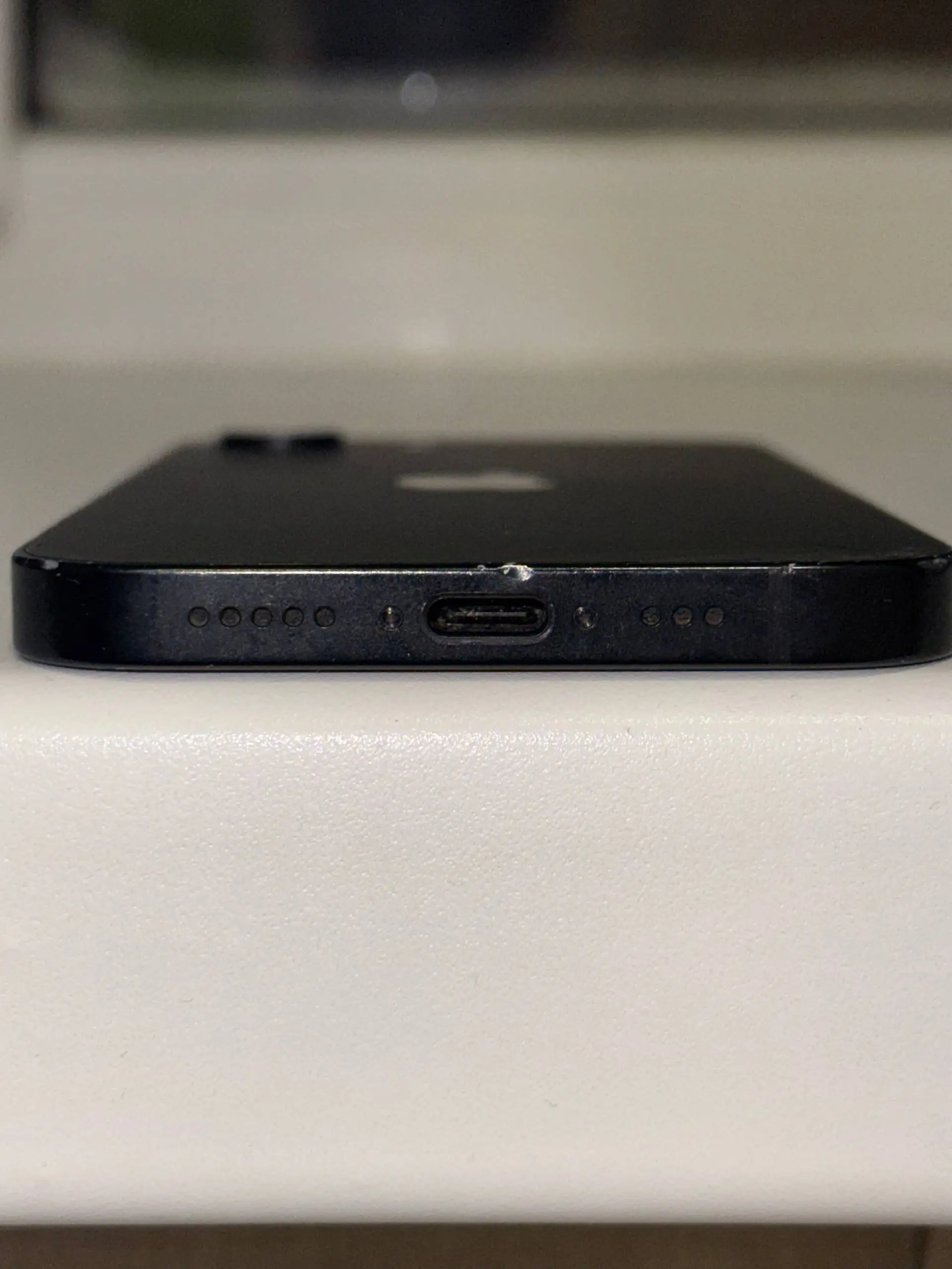 Продается iPhone 16e 128 ГБ с незначительными повреждениями - Смартфоны (Электроника) в Уфа