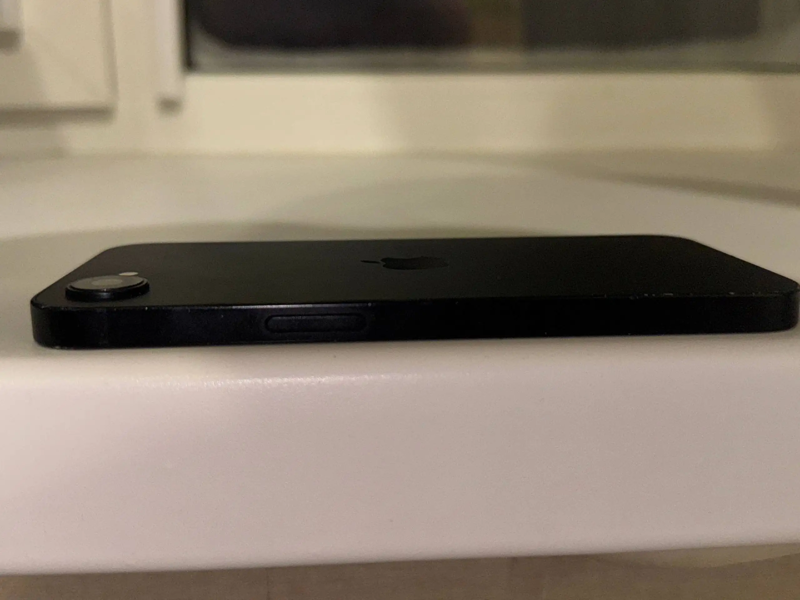 Продается iPhone 16e 128 ГБ с незначительными повреждениями - Смартфоны (Электроника) в Уфа