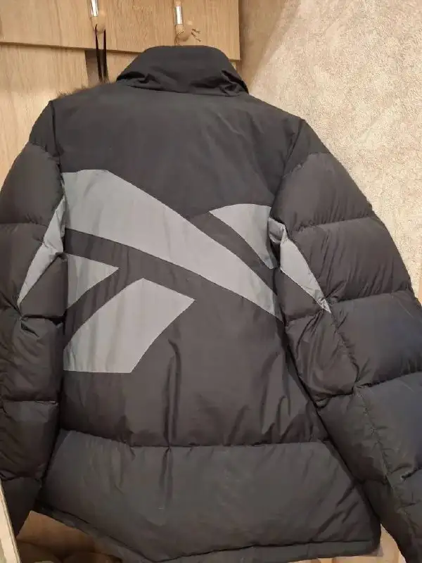 Продам зимний пуховик Reebok - Верхняя одежда (Одежда) в Уфа