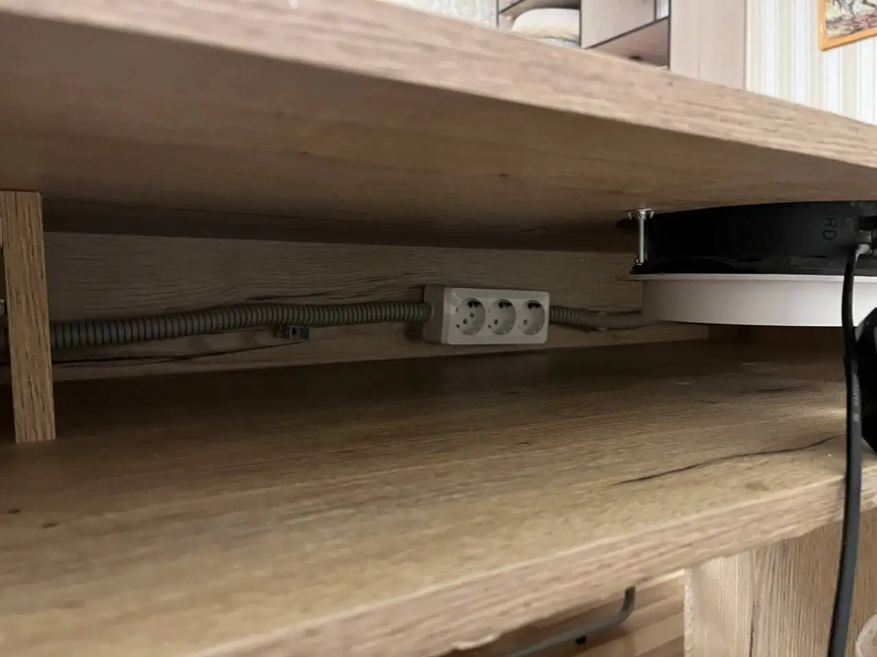 Продаётся маникюрный стол с 3 встроенными вытяжками - Барахолка в Уфа